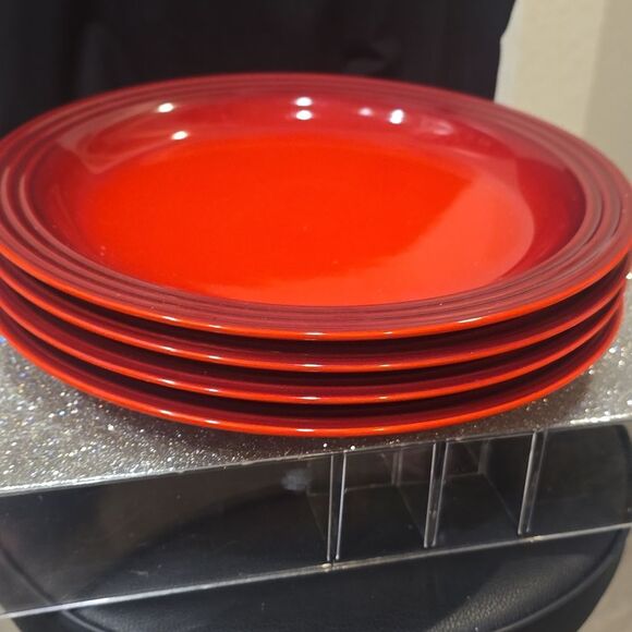 Le Creuset Vancouver Dinner Plates- Set Of 4- Cerise - Picture 9 of 10